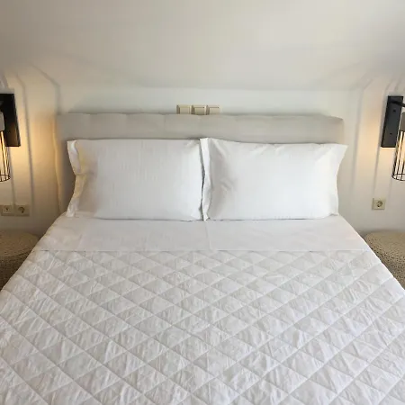 Accomodesio * Έξω Γωνιά